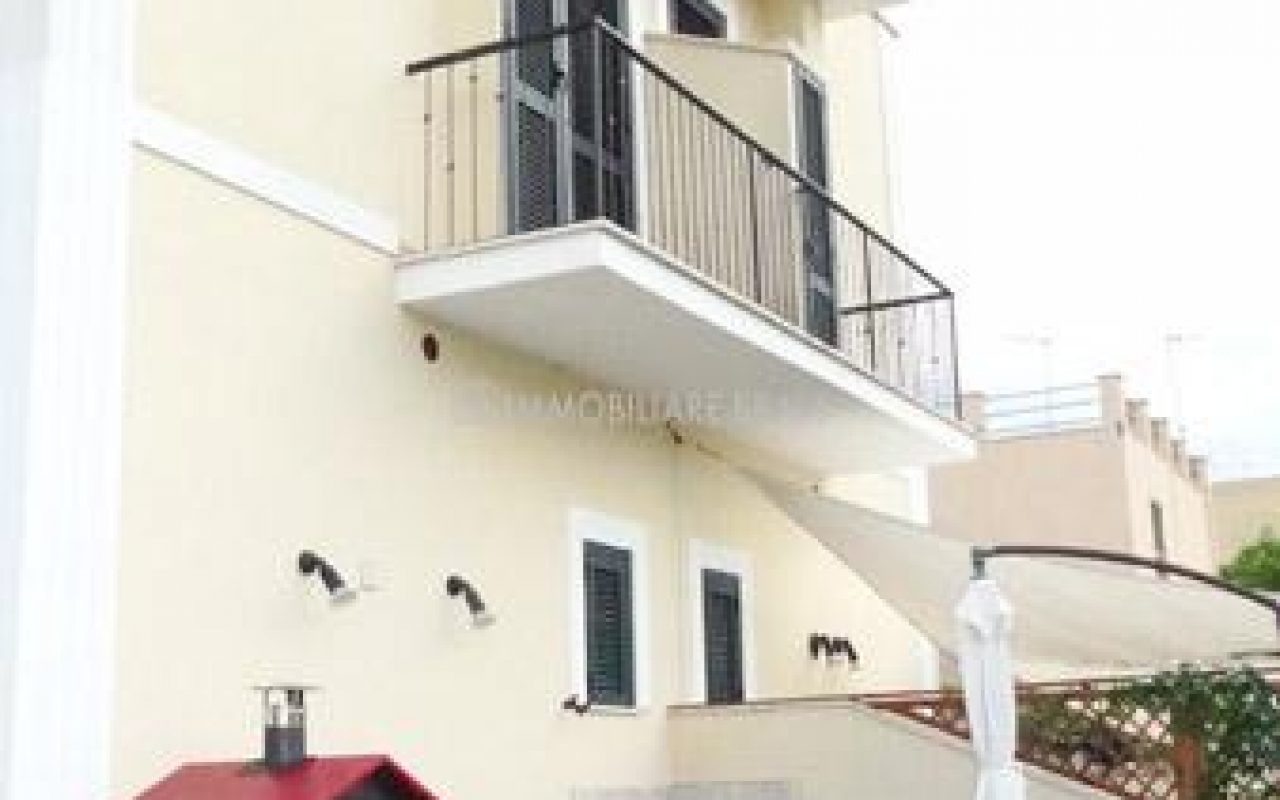 Villino bifamiliare in affitto estivo zona Centro - Agenzia Immobiliare Bravi a Santa Marinella